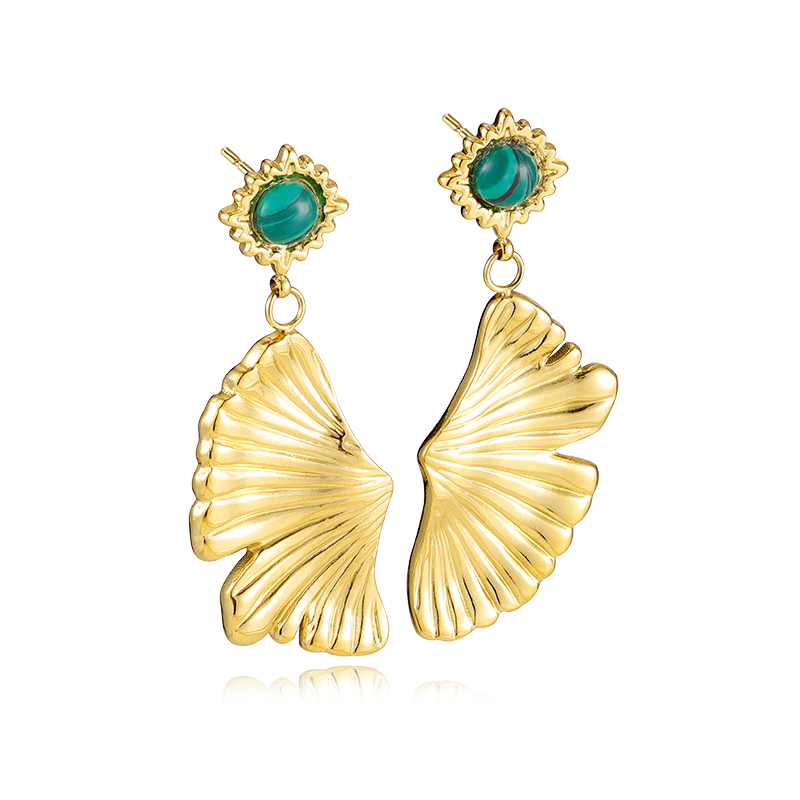 Gold fan-shaped earrings Gold fan-shaped earrings